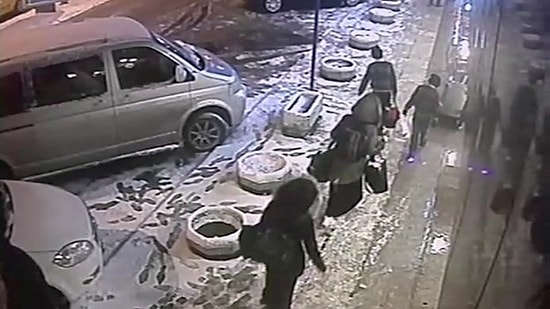 İngiliz Kızlar IŞİD'e Katılmak İçin 18 Saat Otobüs Beklemiş