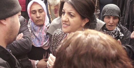 Pervin Buldan, Polisle Öcalan Posteri Yüzünden Tartıştı