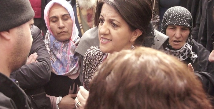 Pervin Buldan, Polisle Öcalan Posteri Yüzünden Tartıştı