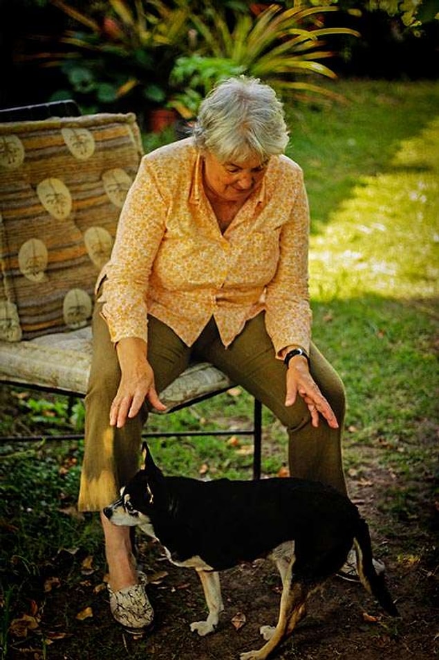 6. Güvenlik ekibinin ve ailenin olmazsa olmazını da unutmayalım. Adı Manuela. Pepe ve Lucia çiftinin bir bacağı sakat sevgili köpeği.