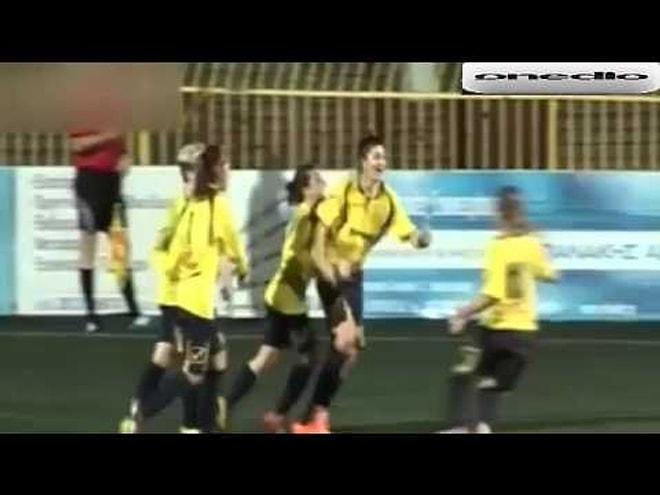 Golü Atan Kadın Futbolcu Sevinçten Sahanın Ortasında Formasını Çıkarıyordu