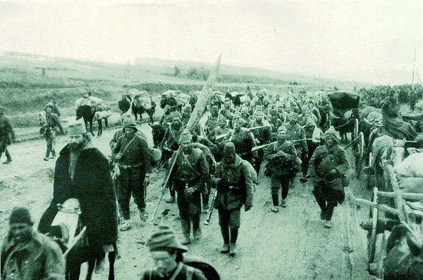 8. Genç Kalemler yazı heyetini oluşturanlar Balkan Savaşı'nın başlaması üzerine dağılmak zorunda kaldı.
