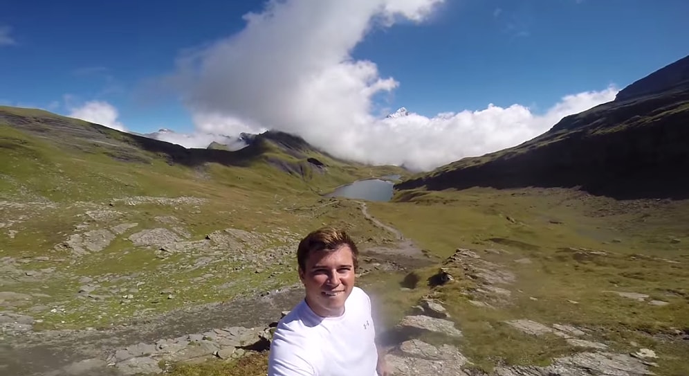 Kameraya Kafa Atarak Avrupayı Dolaşan Adam