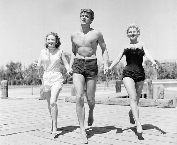 27. Clint Eastwood, Olive Sturgess, Dani Crayne, San Francisco'dayken, 1954.