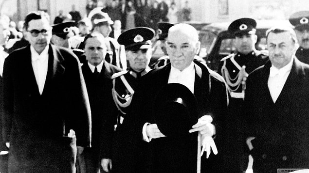 22. "Hiçbir şeye ihtiyacımız yok, yalnız bir şeye ihtiyacımız vardır; çalışkan olmak!"