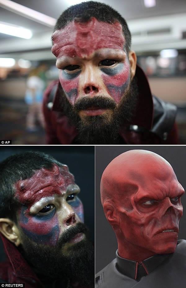 12. Marvel'ın kötü karakterlerinden "Red Skull"a benzemeye çalışan adam..