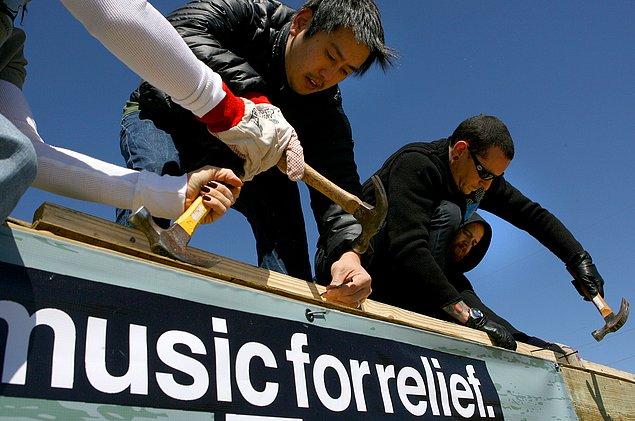 2. 2004 Hint Okyanusu'nda meydana gelen tsunami sonra Music For Relief vakfını kuran Linkin Park