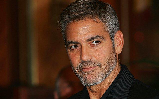 8. Sudan’da yaşanan sivil savaş mağdurlarına yardım eden George Clooney