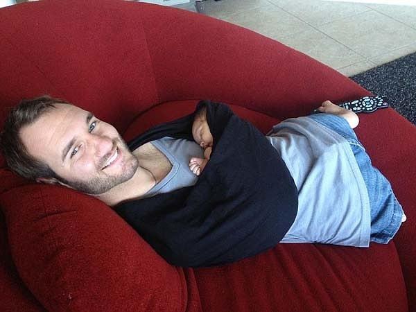 7. Nick Vujicic'in bebeğini kucağında uyuttuğu o eşsiz an...