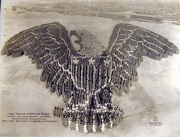 29. 12,500, subay, hemşire ve er, Camp Gordon'da insandan kartal oluşturmuşlar, 1918.