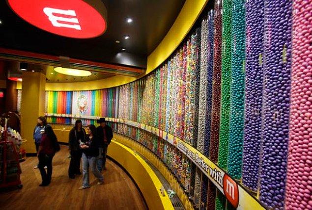 13. Amerika'da mağazalardan en çok aşırılan yiyecek şekerlemedir.