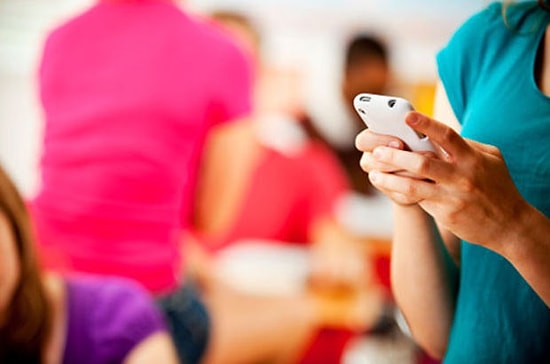 12 Yaşındaki Kız, iPhone'una El Koyan Annesini Zehirledi