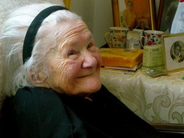 18. İrena Sendlerova, 12 Mayıs 2008 tarihinde, 98 yaşında Varşova'da öldü.