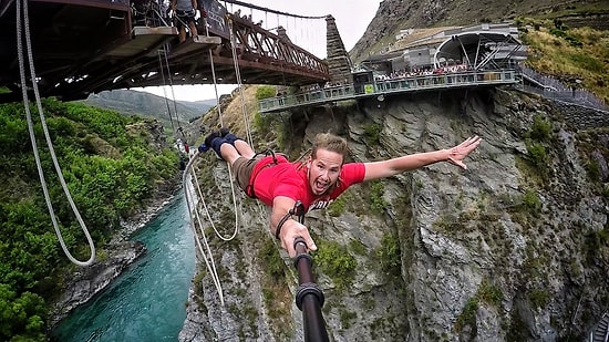 Çılgınca Bungee Jumping Yapan İnsanlar