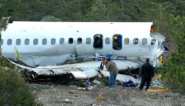 14) 30 Kasım 2007'de Atlasjet'e ait uçak Isparta'da dağa çakıldı.