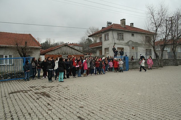 Ve herşeyi birlikte yaşadıkları gibi hüznü de birlikte yaşarlar.Vedanın hüznünü...