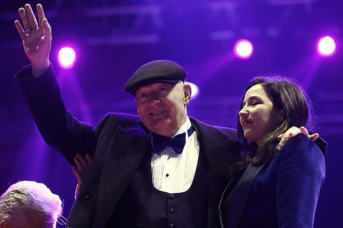 Kayahan Son Konserinde Sevenlerine Böyle Veda Etti