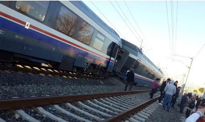 İzmir'de Yolcu Treni Raydan Çıktı