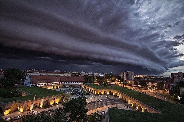 9. Romanya Temeşvar'da fırtına öncesi sessizlik