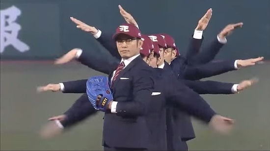 Daha Önce İzlemediğimiz Tarzda Tuhaf Ancak Eğlenceli Seremoni Hareketleri