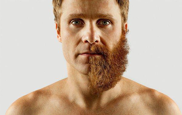 Adrian Alarcon sakalının uzaması için tam 4 ay bekleyip ardından yarısını yok etmiş ve kendi yaptığı fotoğraf çekimlerinde sakalının diğer yarısını birbirinden farklı şeylerle tamamlıyor.
