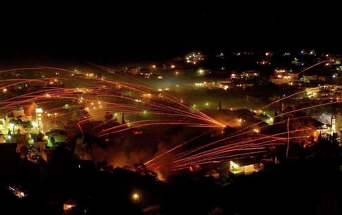 Sakız Adası'nda Paskalya'yı 'Roket Savaşı' Yaparak Kutladılar