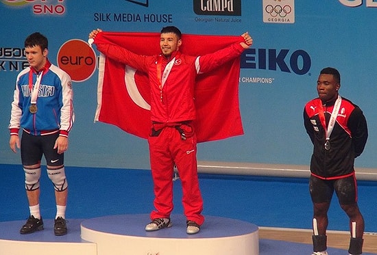 Halterde 3 Altın Madalya