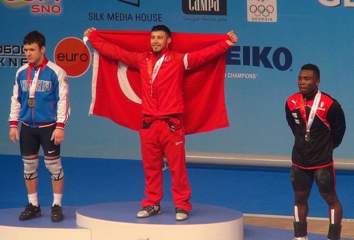 Halterde 3 Altın Madalya