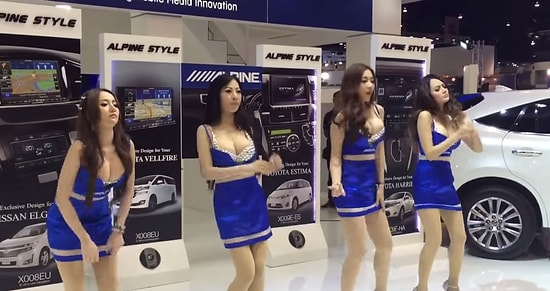 Uluslararası Motor Fuarında Fütursuzca Dans Eden Taylandlı Kızlar