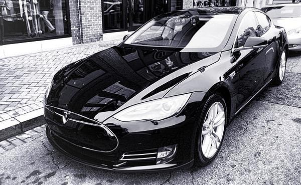 "Tesla Model S" çıktı!