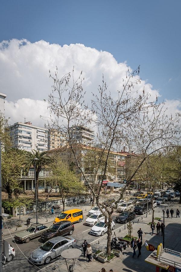 1. Öncelikle, İstanbul’un en uzun ve en popüler alışveriş caddesidir.