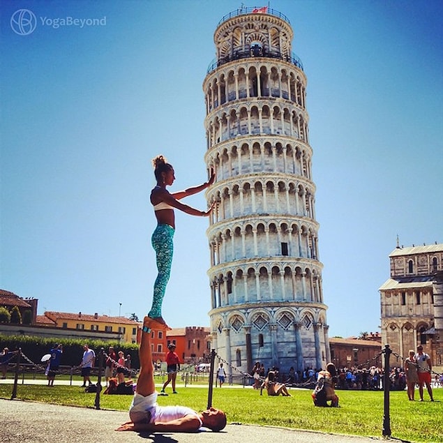 14. Pisa Kulesi'nin meşhur pozunu çok farklı bir şekilde verirken.