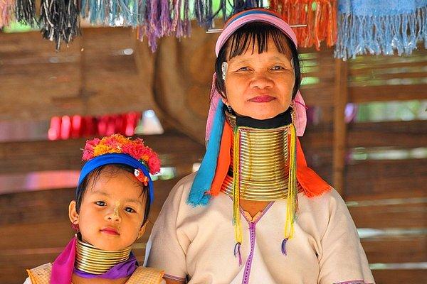 7- Çocuk yaştan itibaren boyunlukla yaşayan vefakar Burmalı kadınlar…