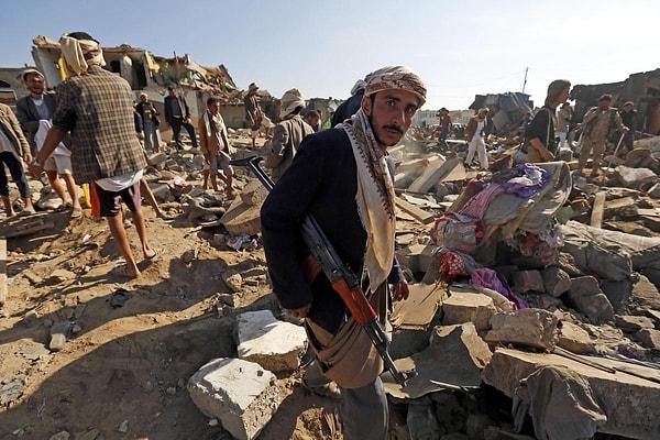 28. Silahlı bir Houthi milisi