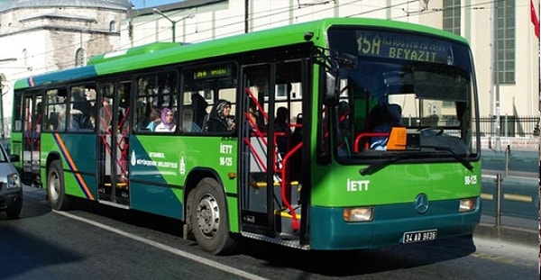 29. Otobüs veya tramvaya binince güneşin vurmadığı tarafın hesaplanmaya başlanması