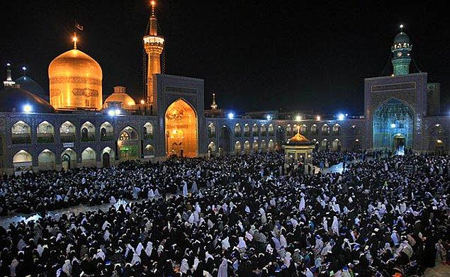 10. İbadetler bile İran'da görülmeye değer etkinliklerdir.