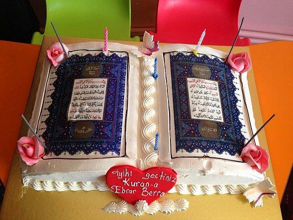 8. Kur'an-ı Kerim'in ilk iki sayfası şekilli pasta