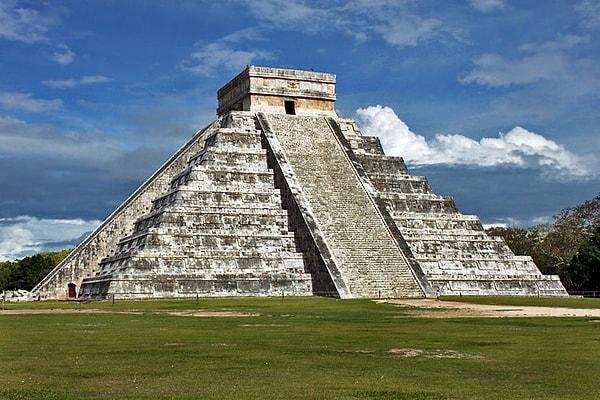12. Fotoğraflar sıklıkla karşılaştığınız Maya kalıntıları ve piramitleri büyük olasılıkla en büyük Maya kenti Chichen Itza'ya ait olandır.