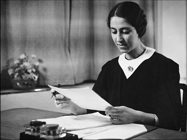 15. İlk kadın radyo spikeri: Emel Gazimihal