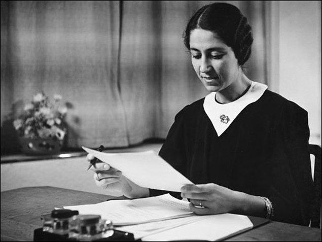 14. İlk kadın radyo spikeri: Emel Gazimihal