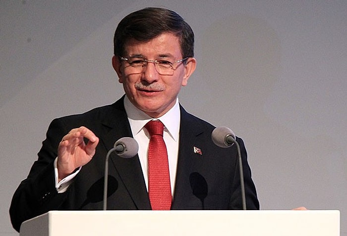 Davutoğlu'ndan 1 Mayıs Açıklaması: 'Sembolik Nitelikteki Gruplar Karanfillerini Koysun'