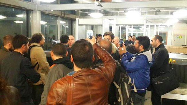 19:20 | İstanbul'da gözaltına alınanların avukatları emniyete sokulmuyor
