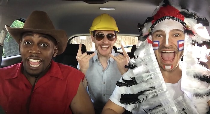 Araba İçinde Hunharca Eğlenen Kızlara Bir Rakip de İngiltere'den