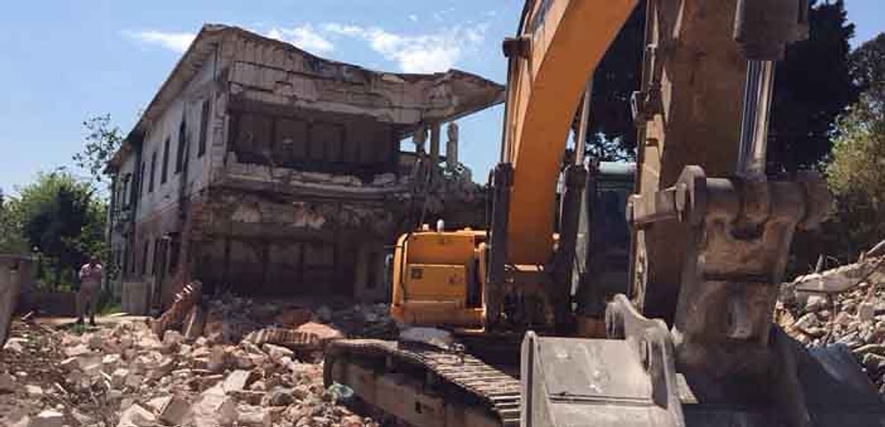 Kamp Armen'de  Yıkım Şimdilik Durduruldu