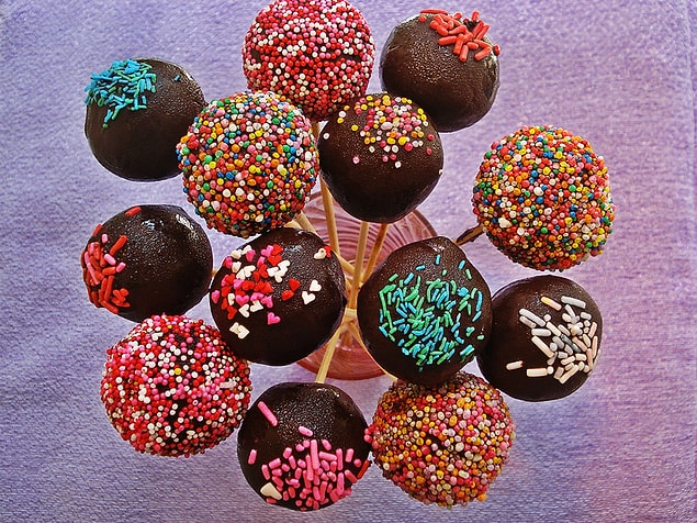 2. Mozaik kekten şık tasarımlara geçmek için: Cake Pops