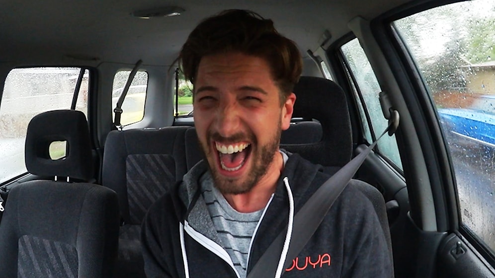 Radyoda Çalan Şarkıya Eşlik Eden 15 İnsan Tipi