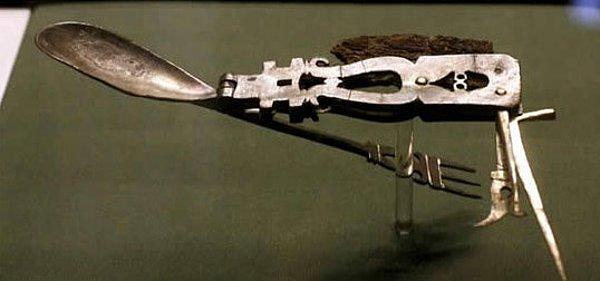4. Antik Roma döneminden kalma çok fonksiyonlu çatal - kaşık - bıçak seti