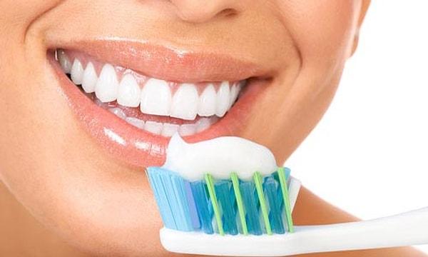 3. Dişlerini Her Fırçaladığında Orgazm Olan Kadın