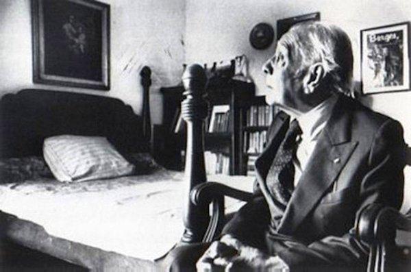 7. Jorge Luis Borges yatak odasında