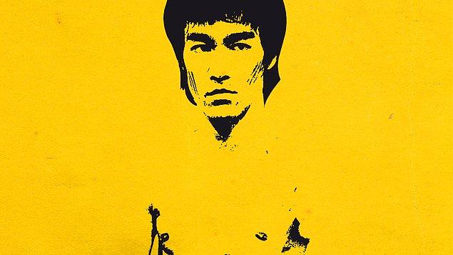 7. Bruce Lee o kadar hızlıydı ki, her yaptığı dövüş hareketini rahatlıkla görebilmemiz için o sahneler yavaş çekimde oynatılıyordu.